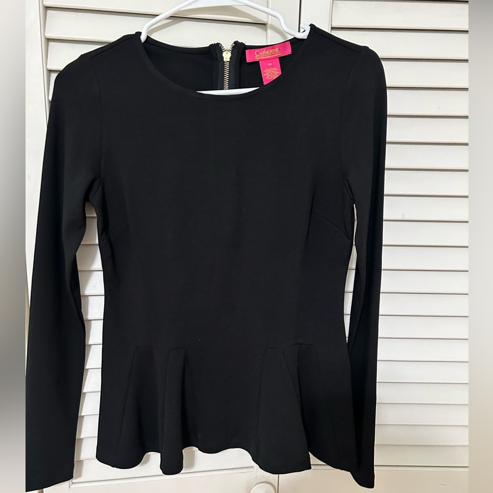 Long sleeve cinch waist top. Thicker material. Super flattering.